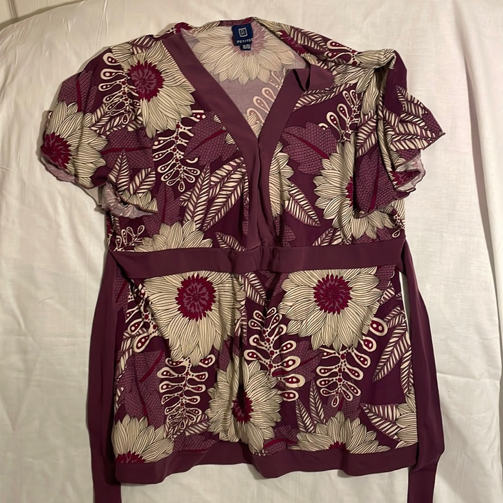 v-neck Tie back shirt